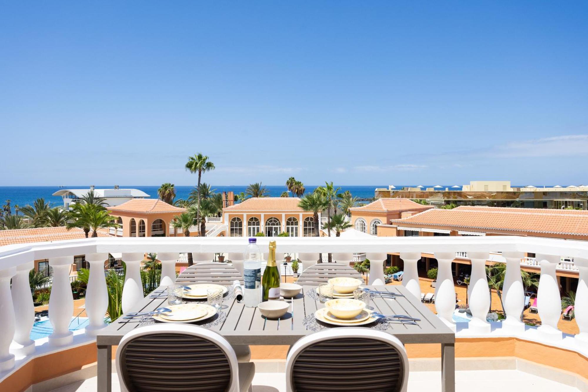 Sea View Oasis: Playa Vistas Apartment