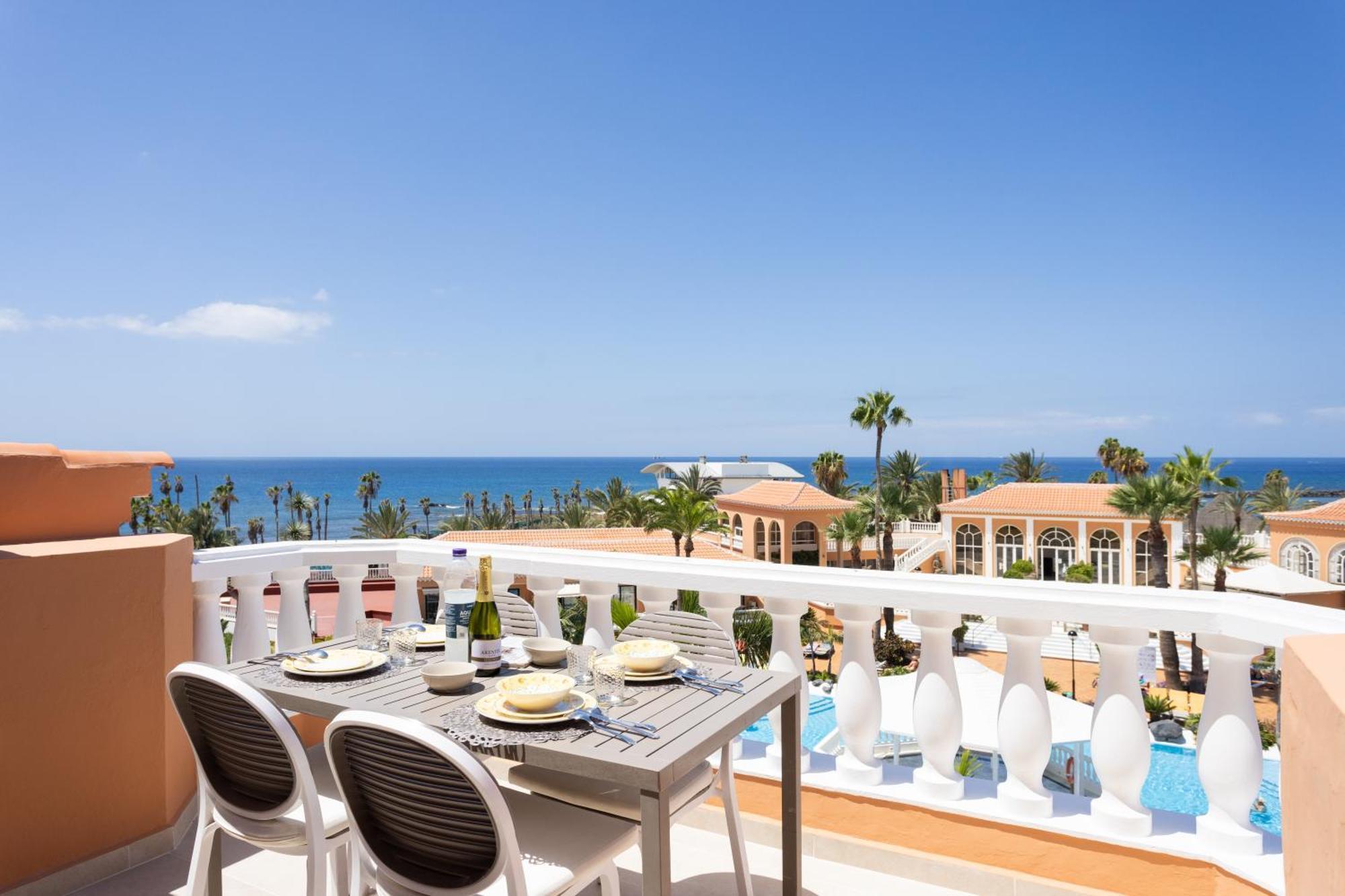Sea View Oasis: Playa Vistas Apartment Playa de las Americas (Tenerife)